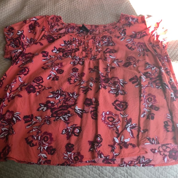 Tops - Super Cute Floral Top